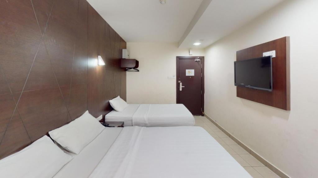 Cathay Hotel Kota Kinabalu Exterior photo